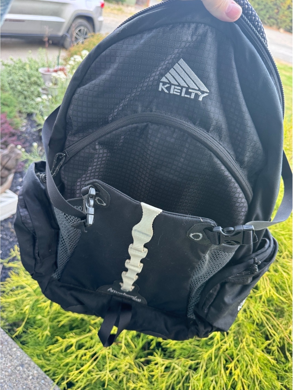 Kelty Hiking Backpack Black Daypack Hydration Compatible w/ Rain Cover EUC
